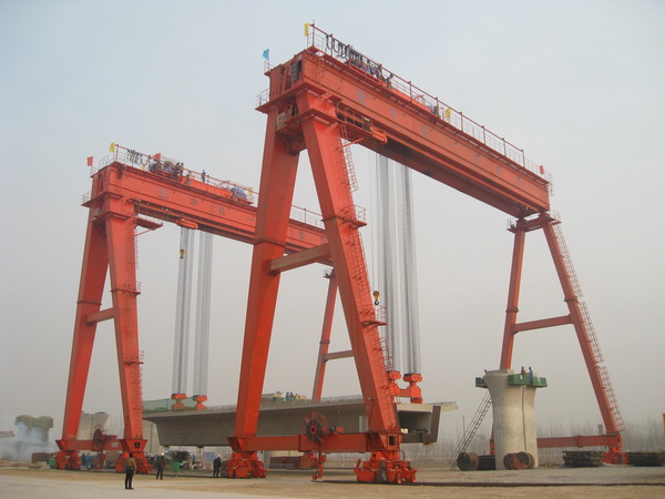 在各個(gè)行業(yè)常用的幾種門(mén)式起重機(jī)